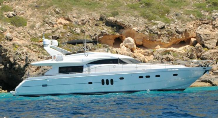 Barco de motor EN CHARTER, de la marca Princess modelo 23 y del año 2004, disponible en Marina Port de Mallorca Palma Mallorca España